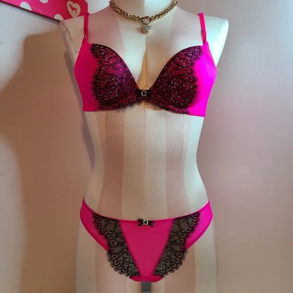 Rare Y2K Victoria's Secret Very Sexy Miraculous Plunge Bra/ Panty Set 32A/med